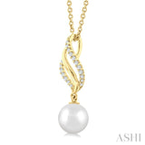 7 MM Conch Round Shape Cultured Pearl and 1/10 Ctw Conch Round Cut Diamond Fashion Pendant With Chain in 10K Yellow Gold
